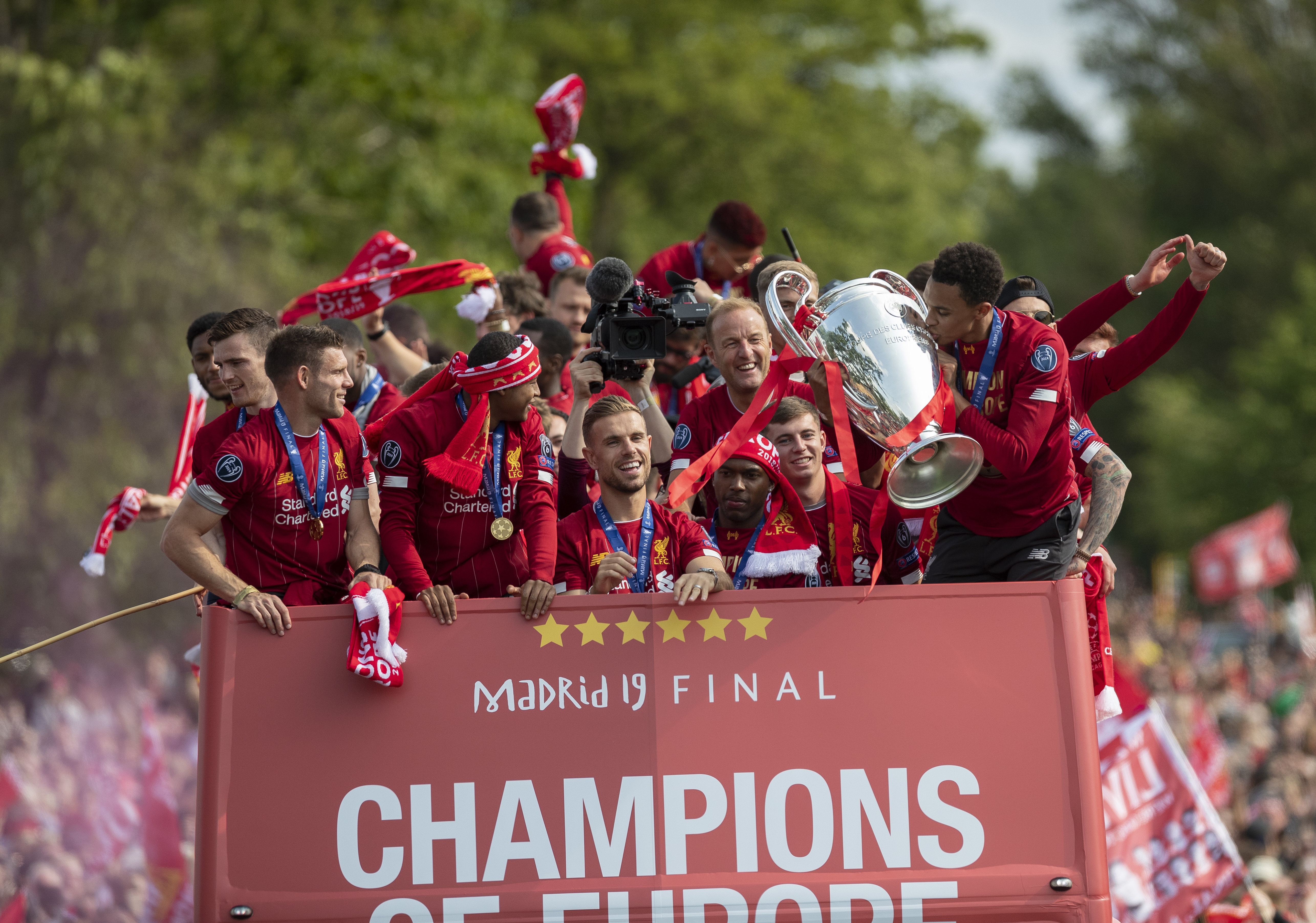 Faker续约暴露韩国电竞危机：产业畸形依赖 战队集体亏损 李相赫成最后支柱